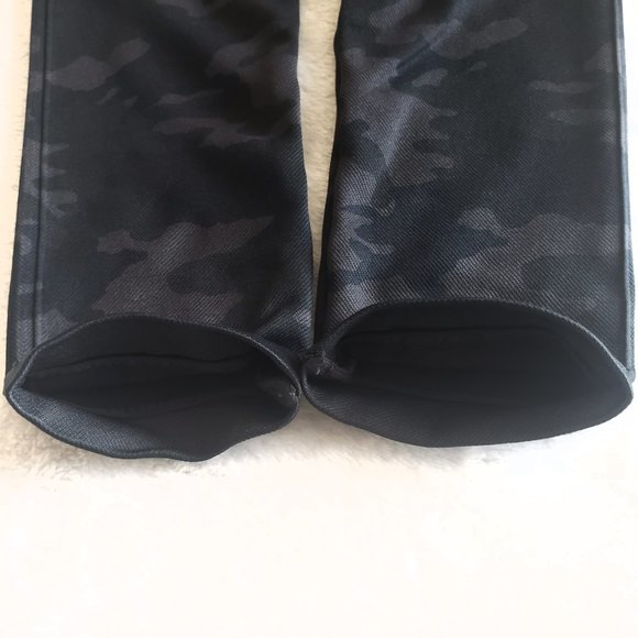 SPANX High Rise Seamless Camo Ankle Length Leggings SZ M - Picture 9 of 13